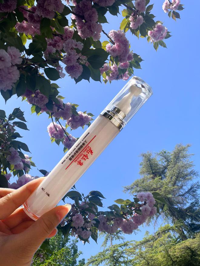 眼霜复盘：眼周肌肤可以变得更加光滑！OG真人游戏滋润补水抗皱清爽不粘腻的